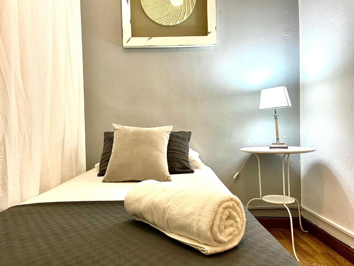 Alani Montjuic Hostel Barcelona Kültér fotó